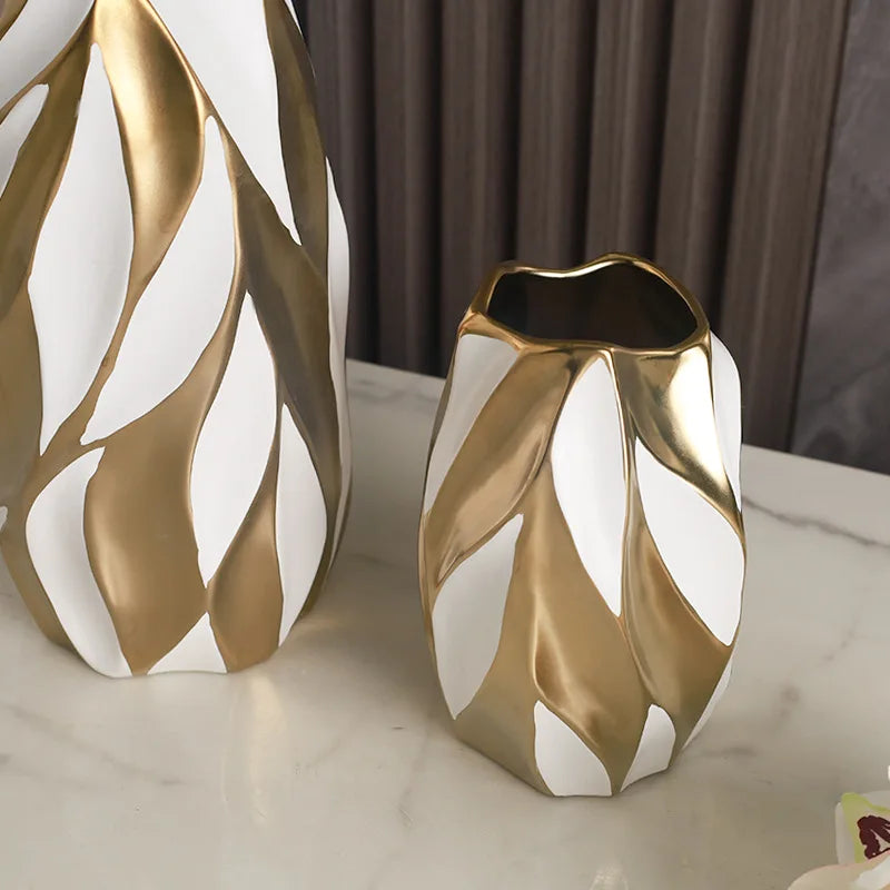 Light luxury gold painted ceramic vases, high-end creative living room, dining table decoration, home furnishings, hotel crafts,