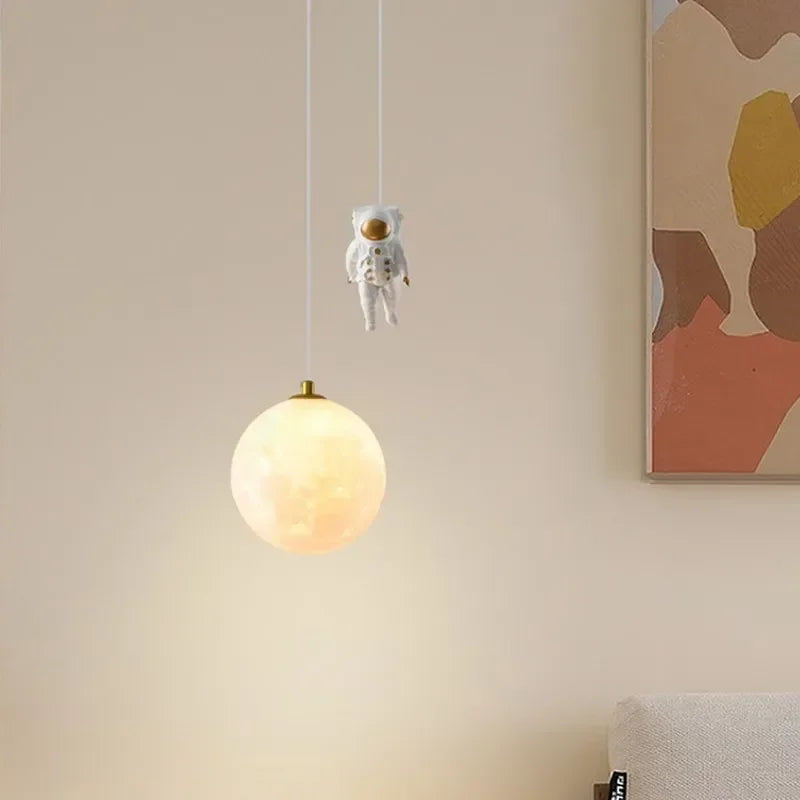 WELTIG Astronaut LED Pendant Light – Fun Moon Design for Kids' Rooms