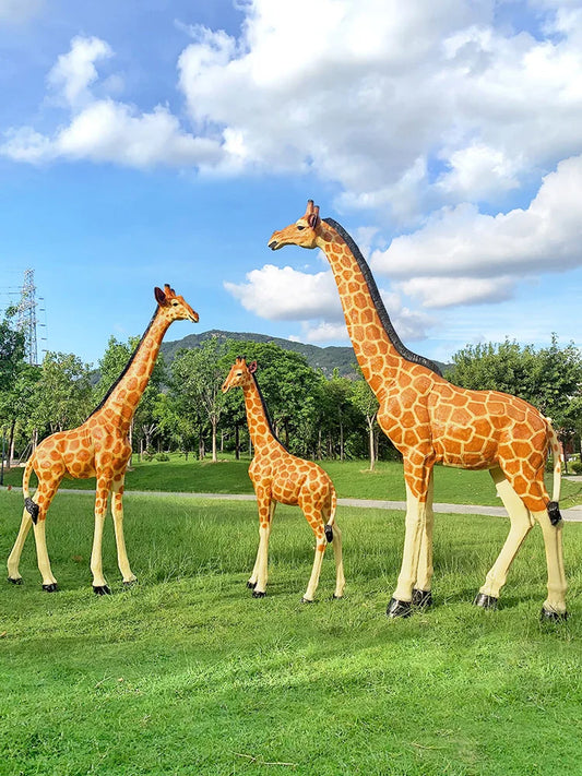 Outdoor artificial animal giraffe ornaments, large FRP sculptures, kindergarten forest landscape floor decoration sketches