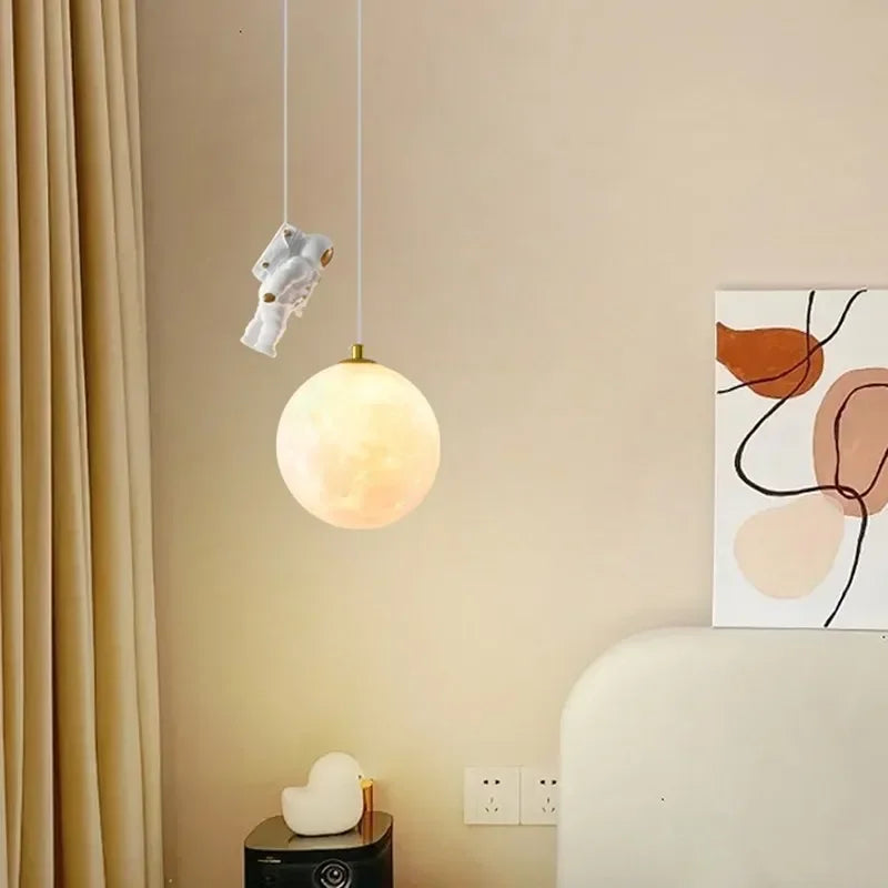 WELTIG Astronaut LED Pendant Light – Fun Moon Design for Kids' Rooms